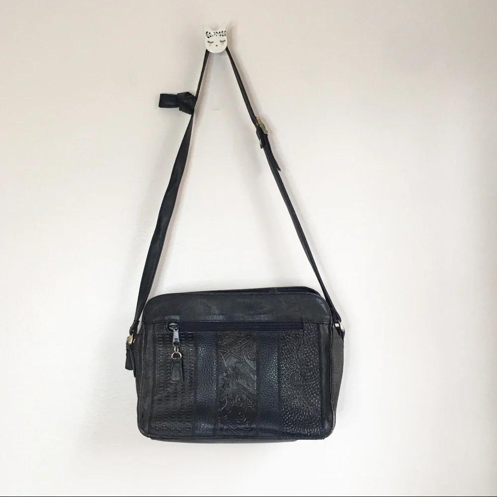 Vintage Inspired Embossed Leather Cross Body Bag Black One Size - Picture 4 of 14